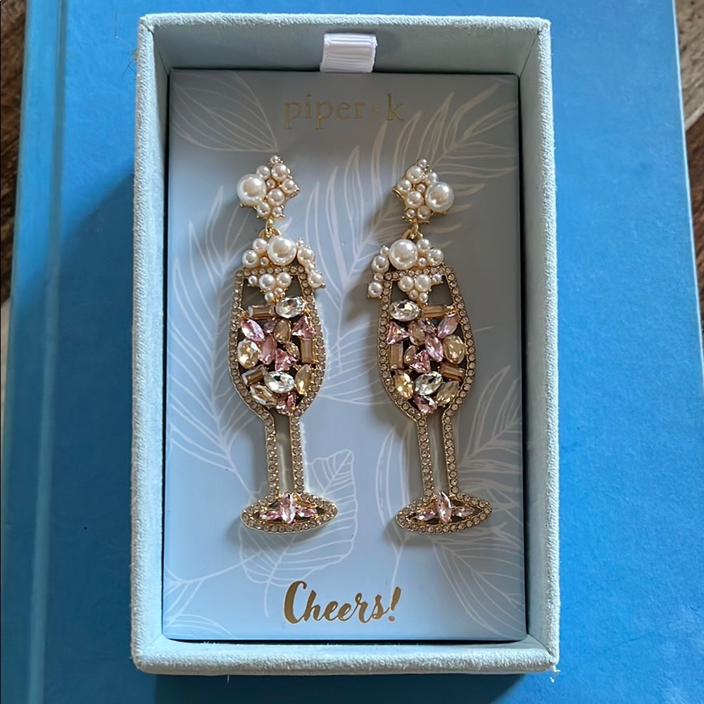 🥂 Piper K’s stunning gold&pink earrings, designed in shape of champagne flutes.